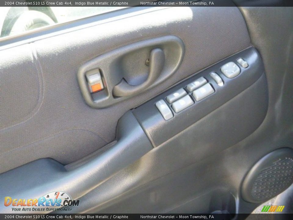2004 Chevrolet S10 LS Crew Cab 4x4 Indigo Blue Metallic / Graphite Photo #11