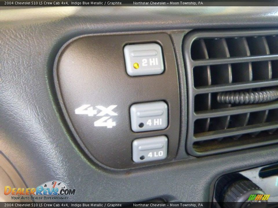 2004 Chevrolet S10 LS Crew Cab 4x4 Indigo Blue Metallic / Graphite Photo #12