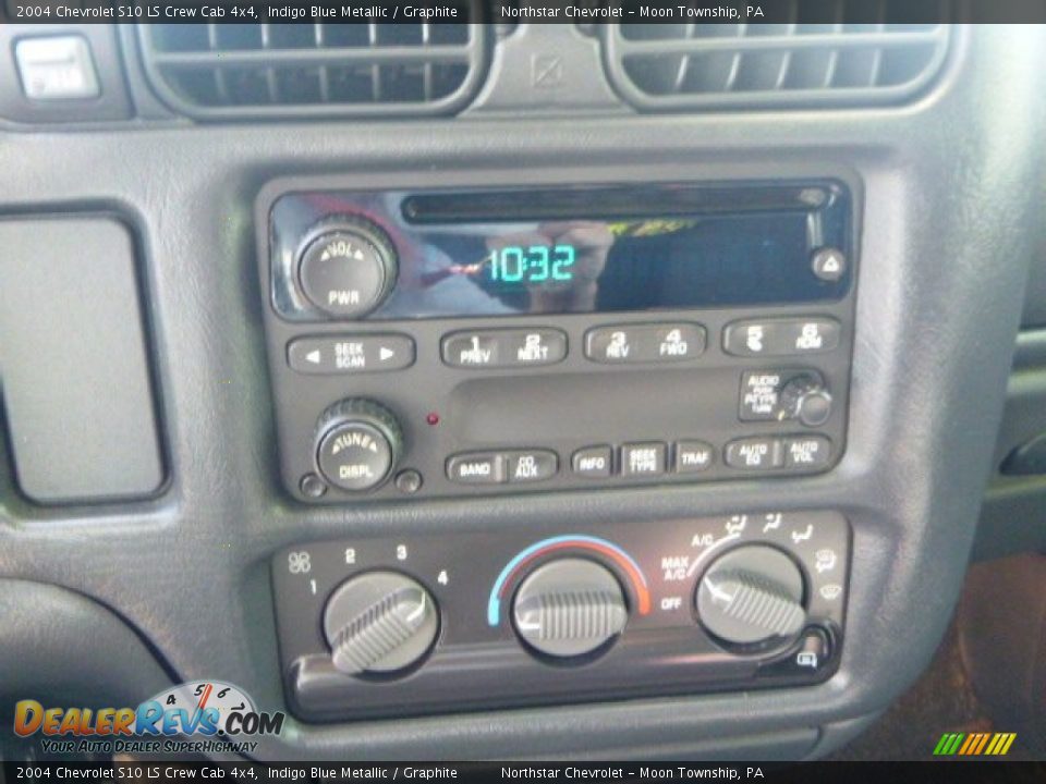 2004 Chevrolet S10 LS Crew Cab 4x4 Indigo Blue Metallic / Graphite Photo #13