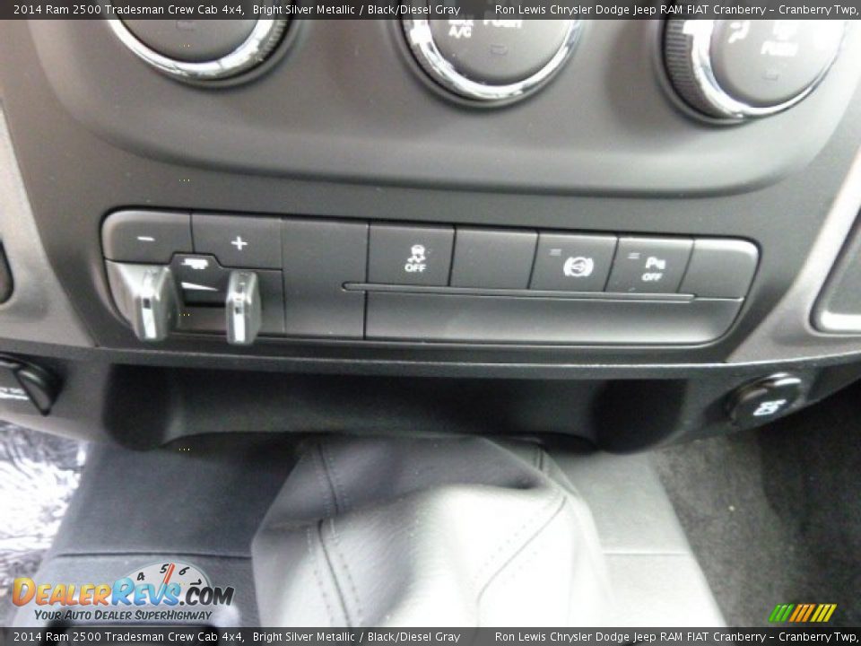2014 Ram 2500 Tradesman Crew Cab 4x4 Bright Silver Metallic / Black/Diesel Gray Photo #18