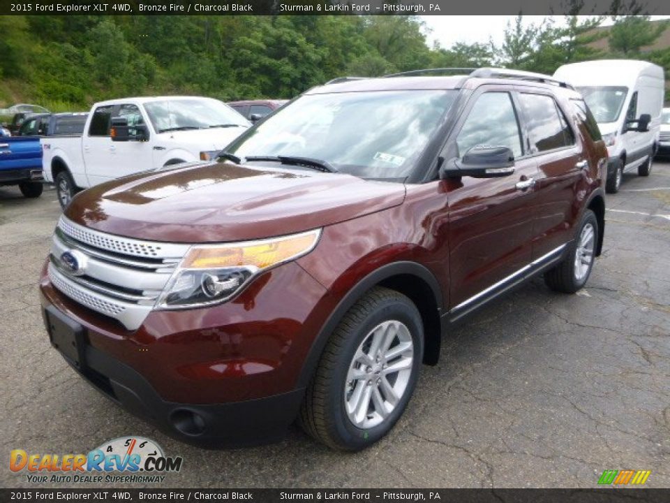 Front 3/4 View of 2015 Ford Explorer XLT 4WD Photo #5