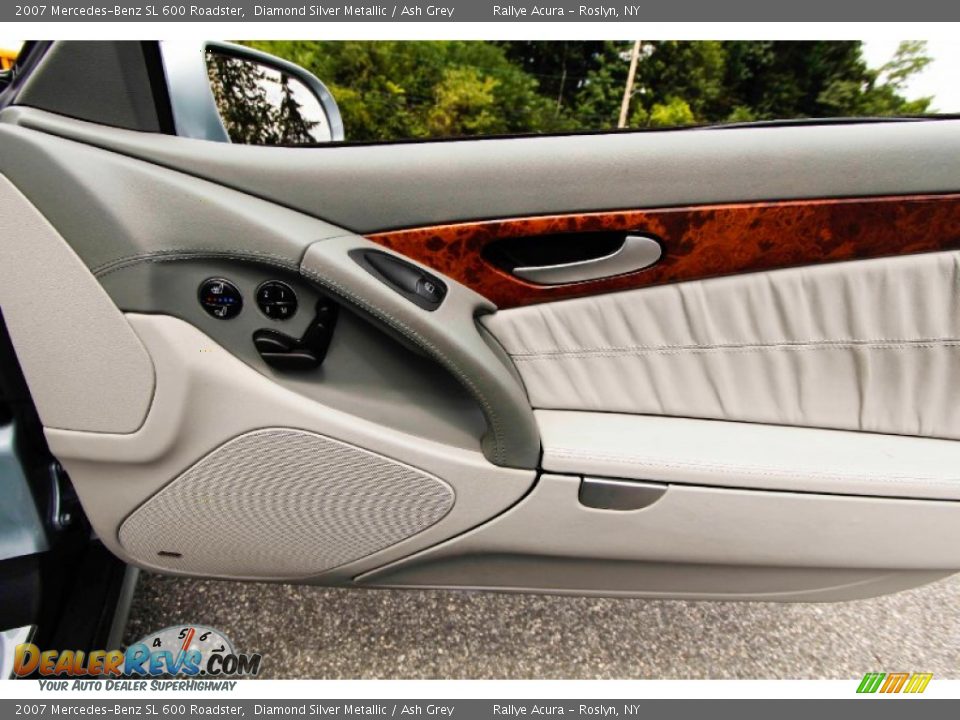 Door Panel of 2007 Mercedes-Benz SL 600 Roadster Photo #22