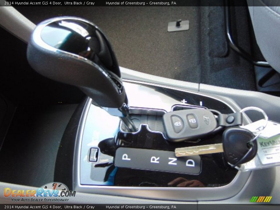 2014 Hyundai Accent GLS 4 Door Ultra Black / Gray Photo #13