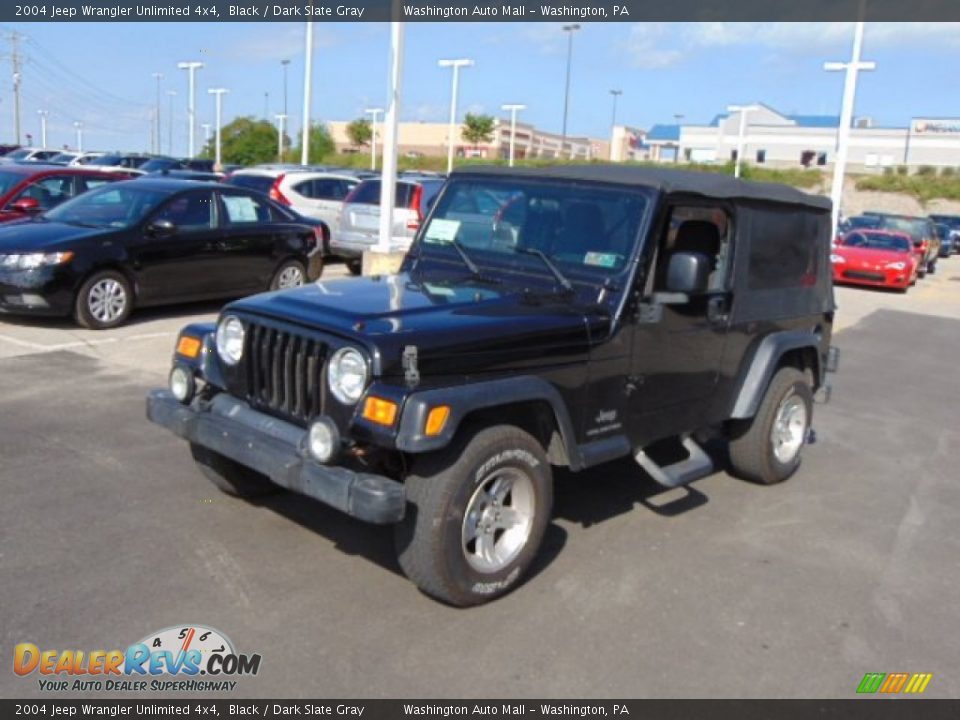 Front 3/4 View of 2004 Jeep Wrangler Unlimited 4x4 Photo #4