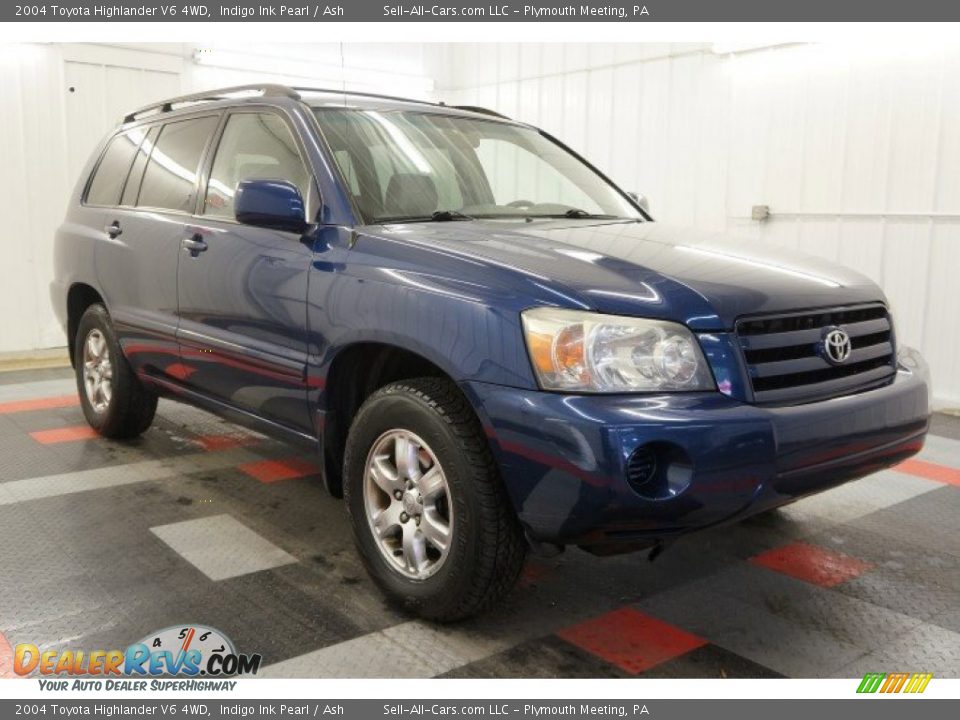 Front 3/4 View of 2004 Toyota Highlander V6 4WD Photo #13