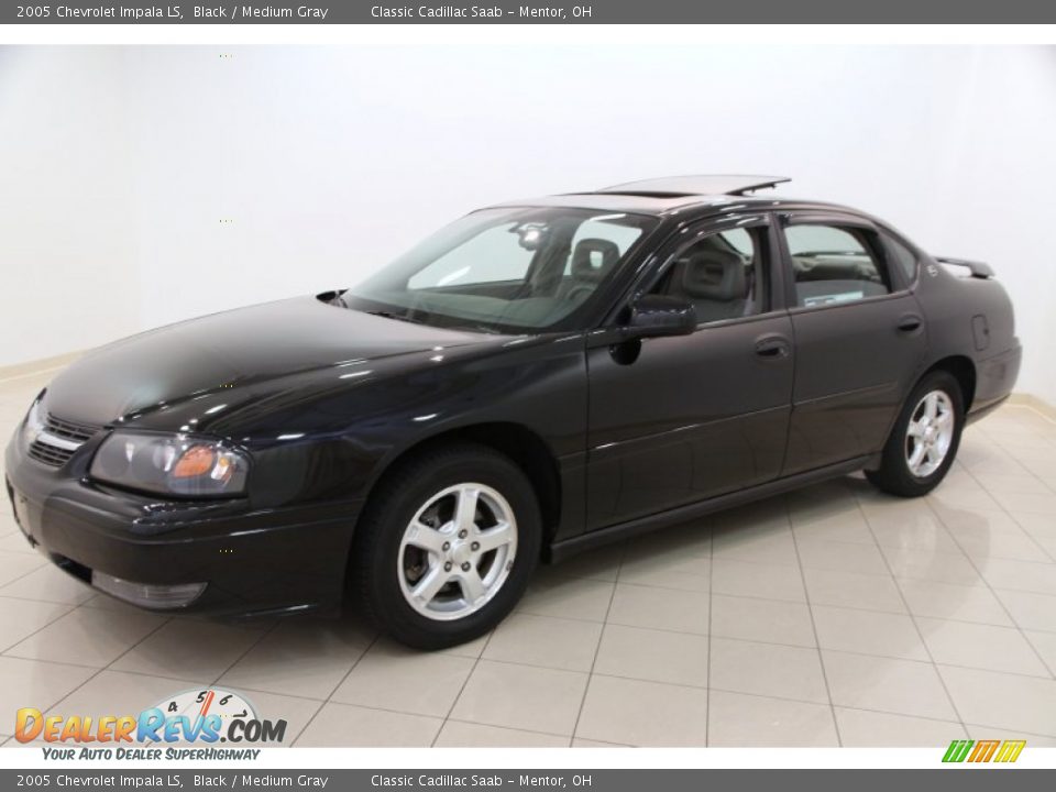 Front 3/4 View of 2005 Chevrolet Impala LS Photo #3