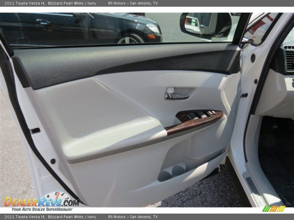 2011 Toyota Venza I4 Blizzard Pearl White / Ivory Photo #10