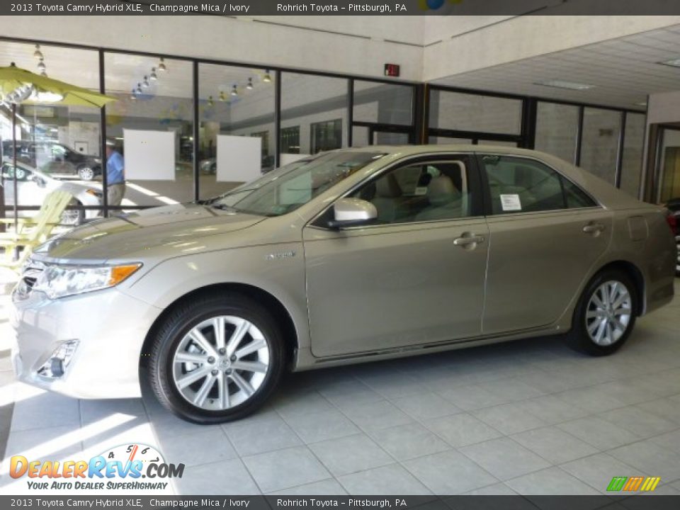 2013 Toyota Camry Hybrid XLE Champagne Mica / Ivory Photo #2