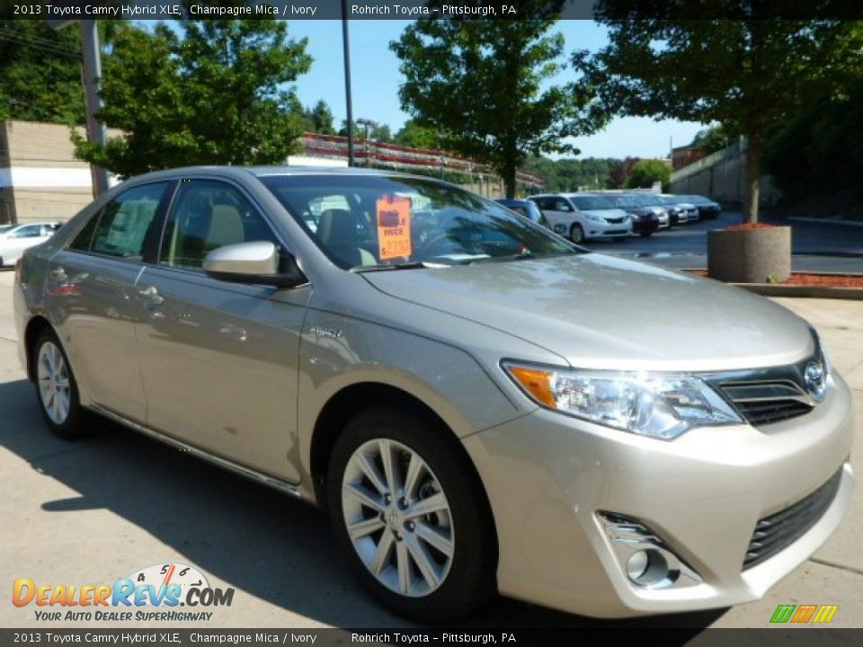 2013 Toyota Camry Hybrid XLE Champagne Mica / Ivory Photo #1
