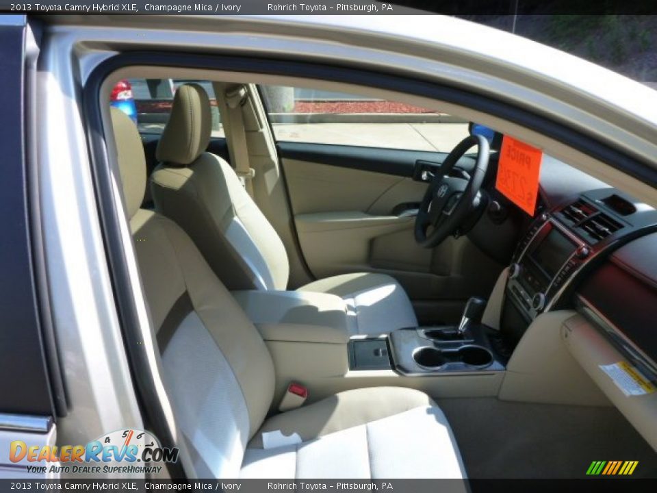 2013 Toyota Camry Hybrid XLE Champagne Mica / Ivory Photo #13