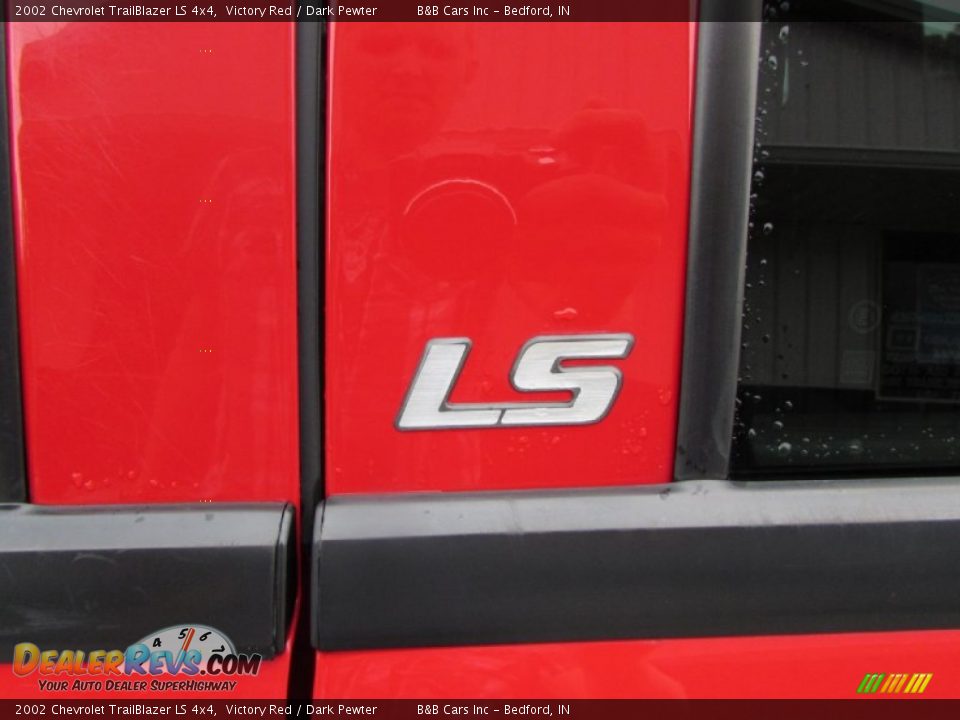 2002 Chevrolet TrailBlazer LS 4x4 Victory Red / Dark Pewter Photo #11