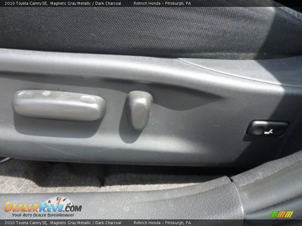 2010 Toyota Camry SE Magnetic Gray Metallic / Dark Charcoal Photo #7