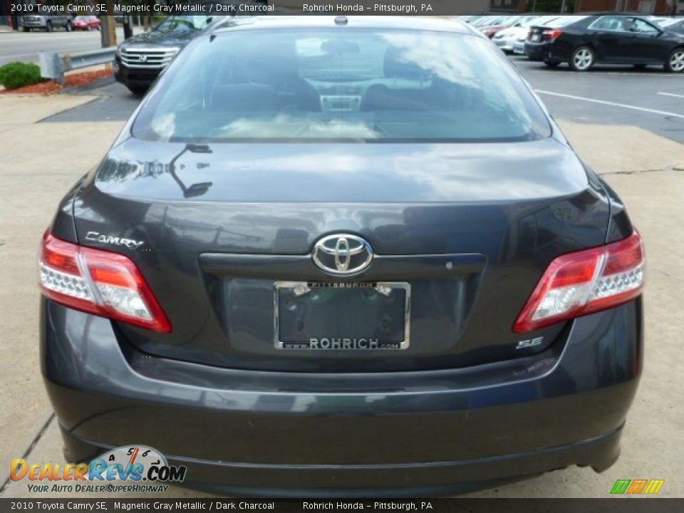 2010 Toyota Camry SE Magnetic Gray Metallic / Dark Charcoal Photo #11