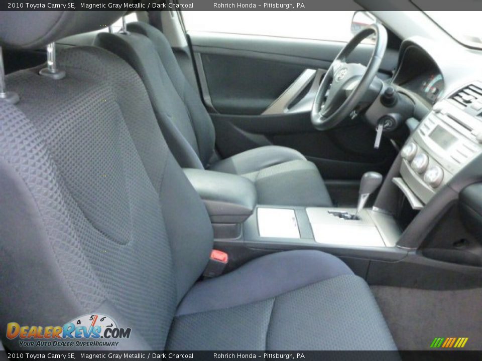 2010 Toyota Camry SE Magnetic Gray Metallic / Dark Charcoal Photo #17