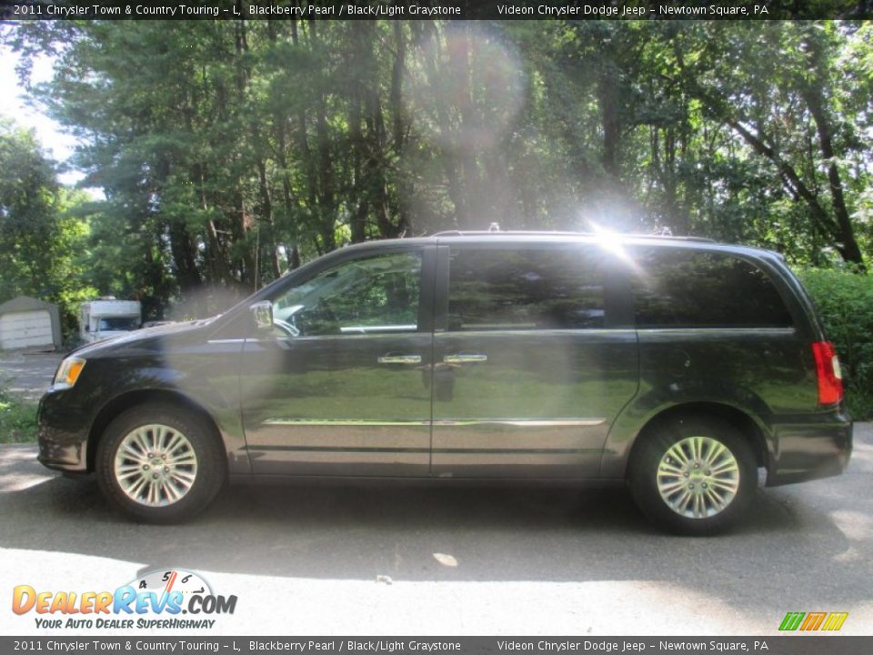 2011 Chrysler Town & Country Touring - L Blackberry Pearl / Black/Light Graystone Photo #4