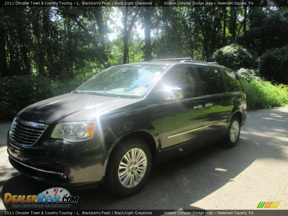 2011 Chrysler Town & Country Touring - L Blackberry Pearl / Black/Light Graystone Photo #5