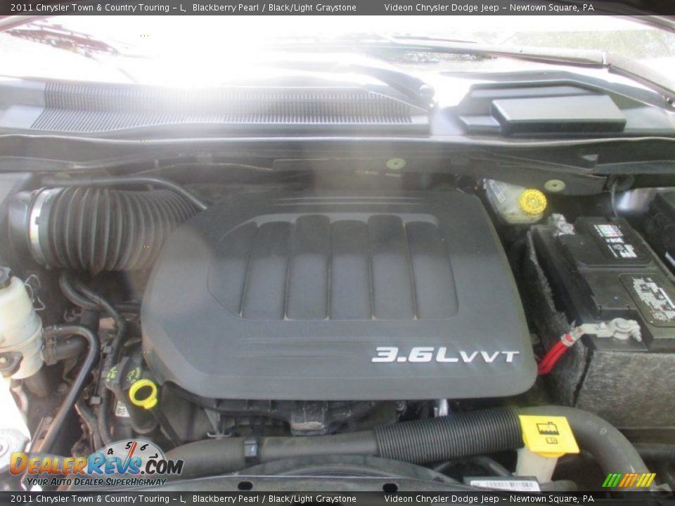 2011 Chrysler Town & Country Touring - L Blackberry Pearl / Black/Light Graystone Photo #9