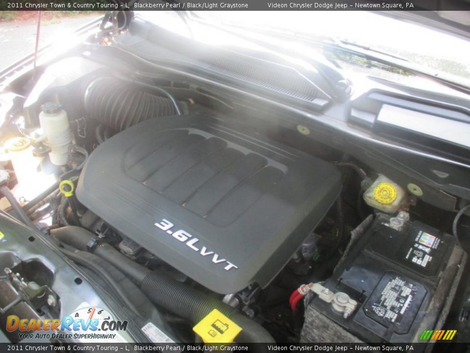 2011 Chrysler Town & Country Touring - L Blackberry Pearl / Black/Light Graystone Photo #10