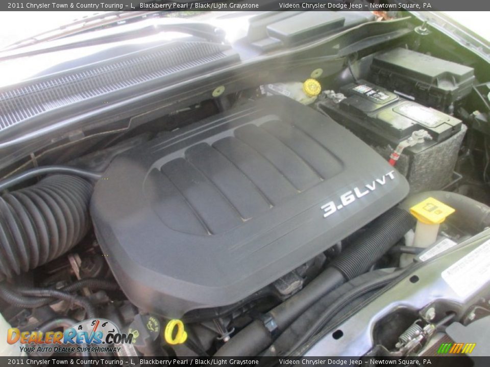 2011 Chrysler Town & Country Touring - L Blackberry Pearl / Black/Light Graystone Photo #11