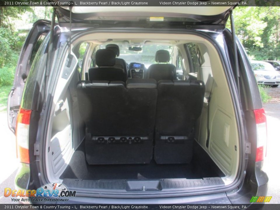 2011 Chrysler Town & Country Touring - L Blackberry Pearl / Black/Light Graystone Photo #13