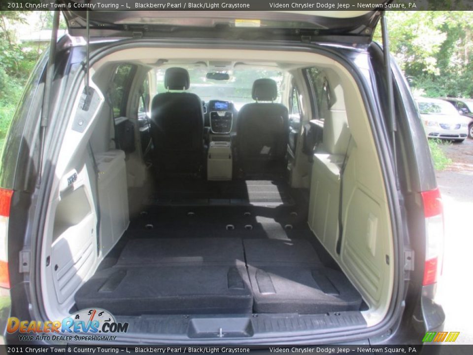 2011 Chrysler Town & Country Touring - L Blackberry Pearl / Black/Light Graystone Photo #14