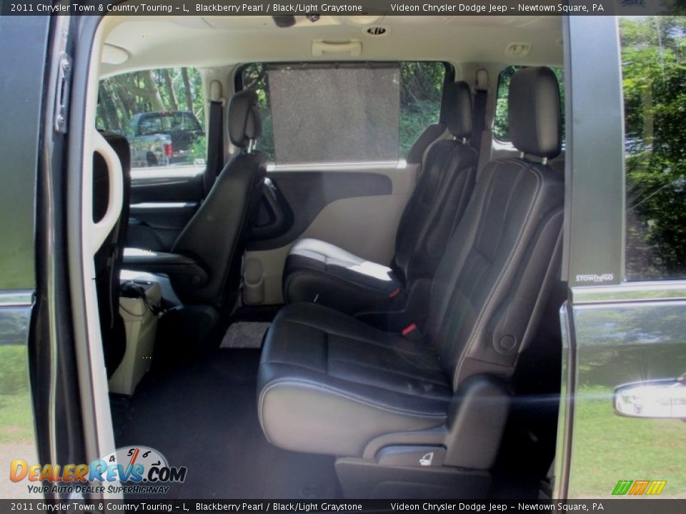 2011 Chrysler Town & Country Touring - L Blackberry Pearl / Black/Light Graystone Photo #16