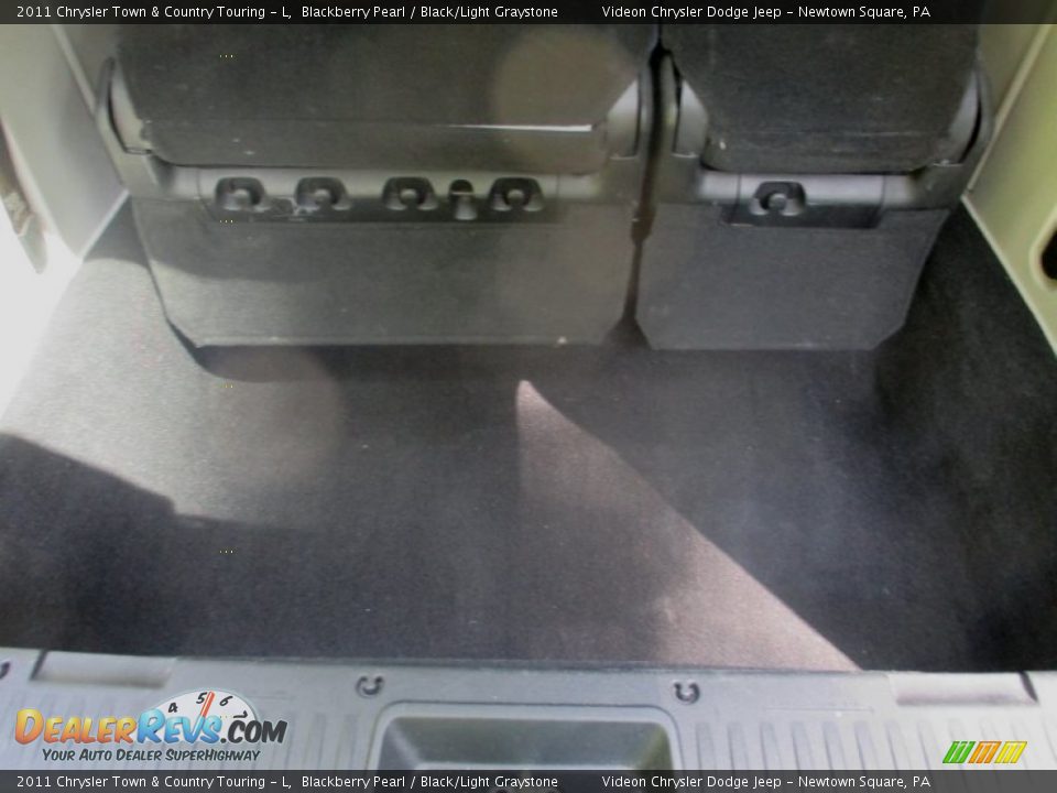 2011 Chrysler Town & Country Touring - L Blackberry Pearl / Black/Light Graystone Photo #21