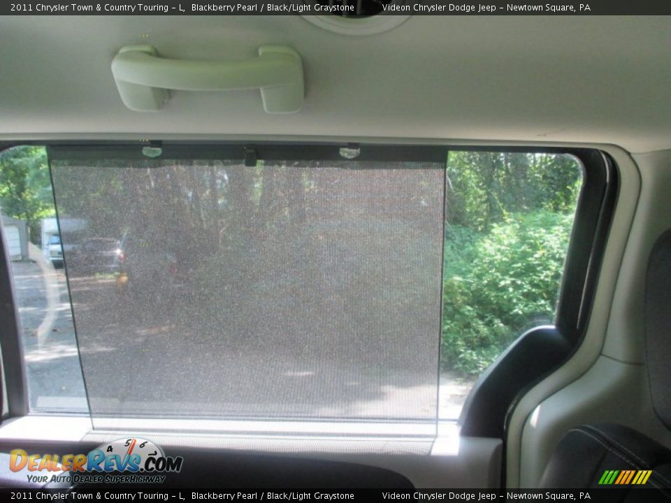 2011 Chrysler Town & Country Touring - L Blackberry Pearl / Black/Light Graystone Photo #22