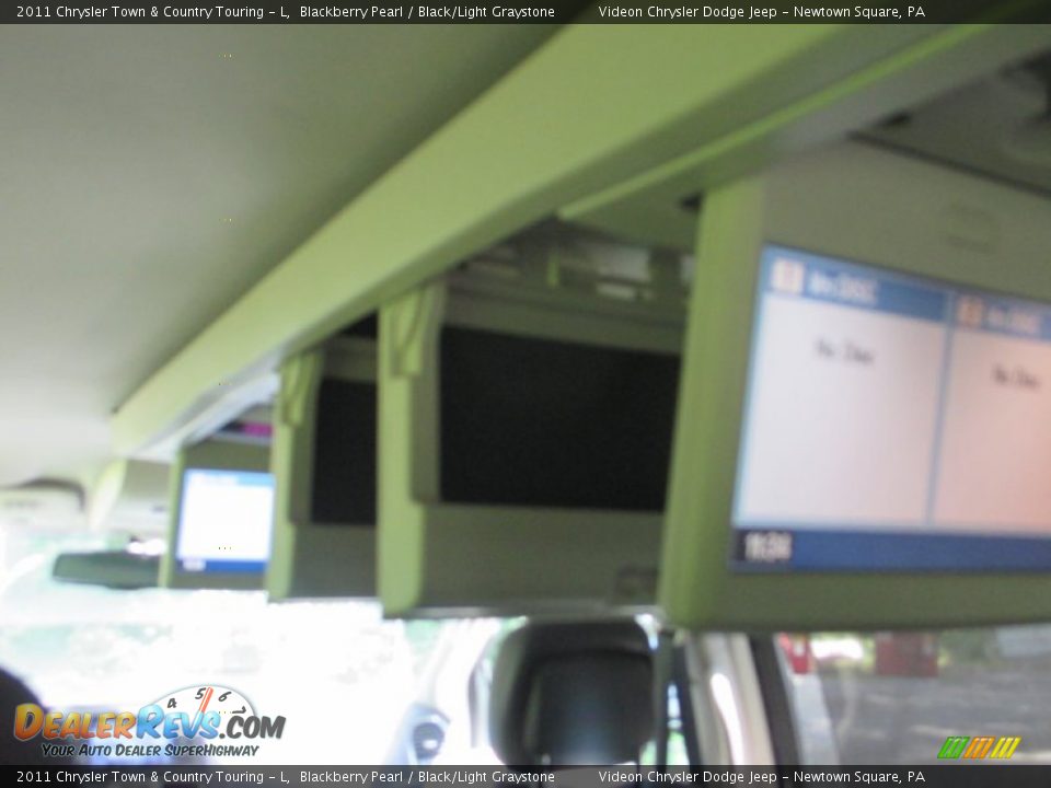2011 Chrysler Town & Country Touring - L Blackberry Pearl / Black/Light Graystone Photo #23