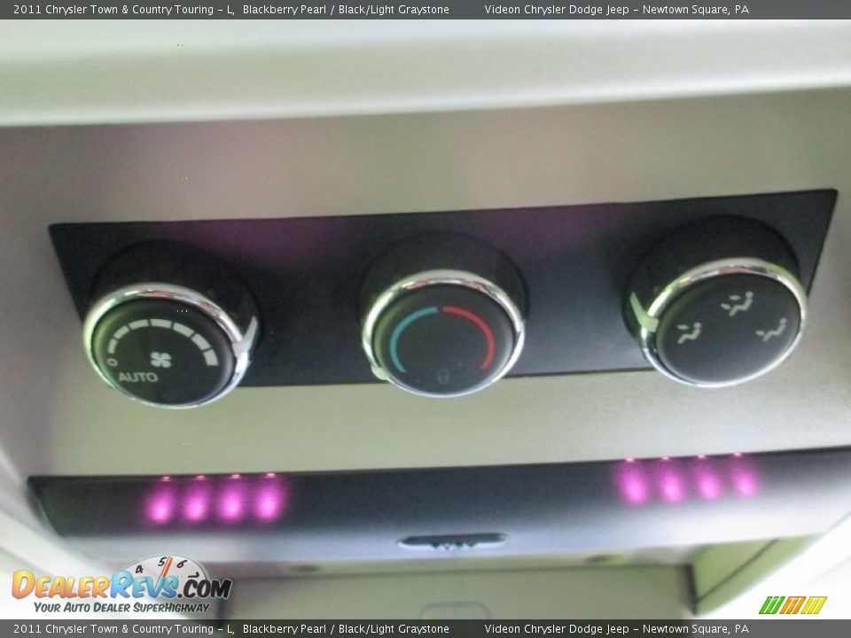 2011 Chrysler Town & Country Touring - L Blackberry Pearl / Black/Light Graystone Photo #26