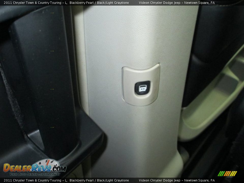 2011 Chrysler Town & Country Touring - L Blackberry Pearl / Black/Light Graystone Photo #27