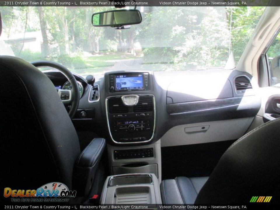 2011 Chrysler Town & Country Touring - L Blackberry Pearl / Black/Light Graystone Photo #29