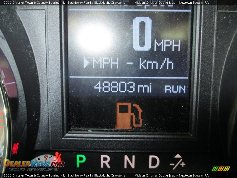 2011 Chrysler Town & Country Touring - L Blackberry Pearl / Black/Light Graystone Photo #32