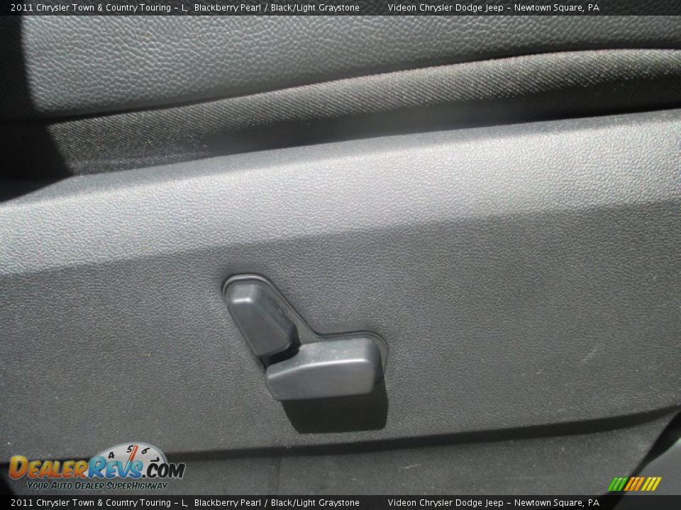 2011 Chrysler Town & Country Touring - L Blackberry Pearl / Black/Light Graystone Photo #35
