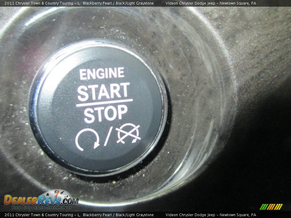 2011 Chrysler Town & Country Touring - L Blackberry Pearl / Black/Light Graystone Photo #36