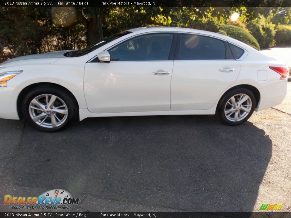 2013 Nissan Altima 2.5 SV Pearl White / Beige Photo #2