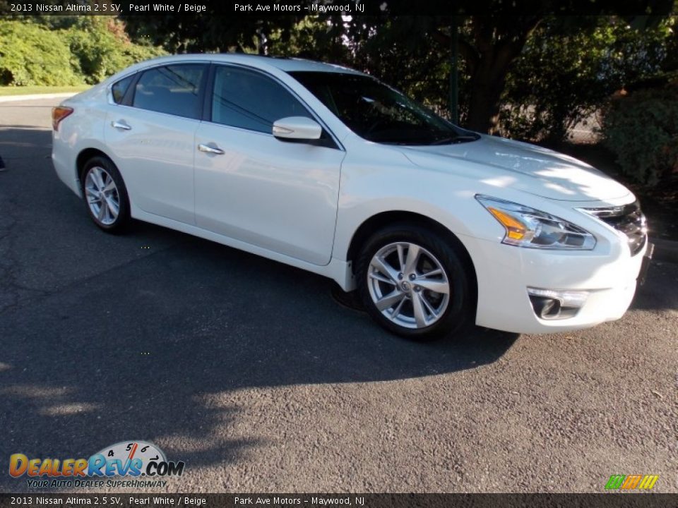 2013 Nissan Altima 2.5 SV Pearl White / Beige Photo #7