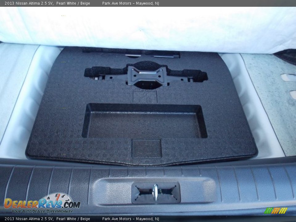 2013 Nissan Altima 2.5 SV Pearl White / Beige Photo #11