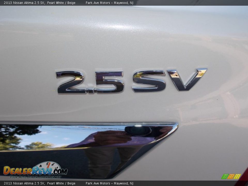 2013 Nissan Altima 2.5 SV Pearl White / Beige Photo #16