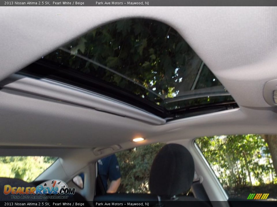 2013 Nissan Altima 2.5 SV Pearl White / Beige Photo #18