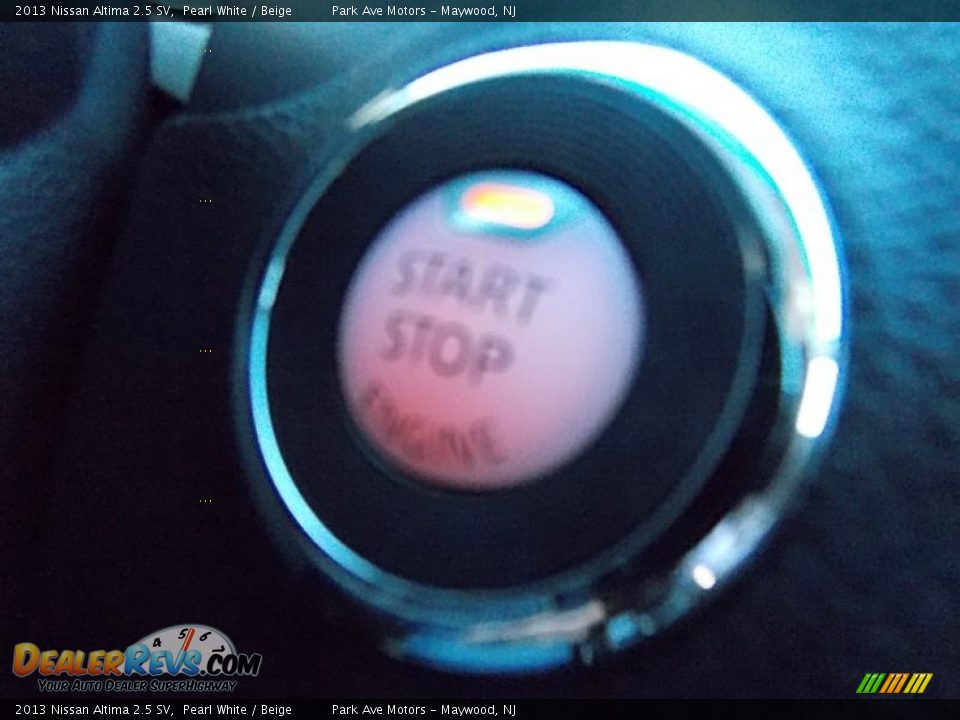 2013 Nissan Altima 2.5 SV Pearl White / Beige Photo #24