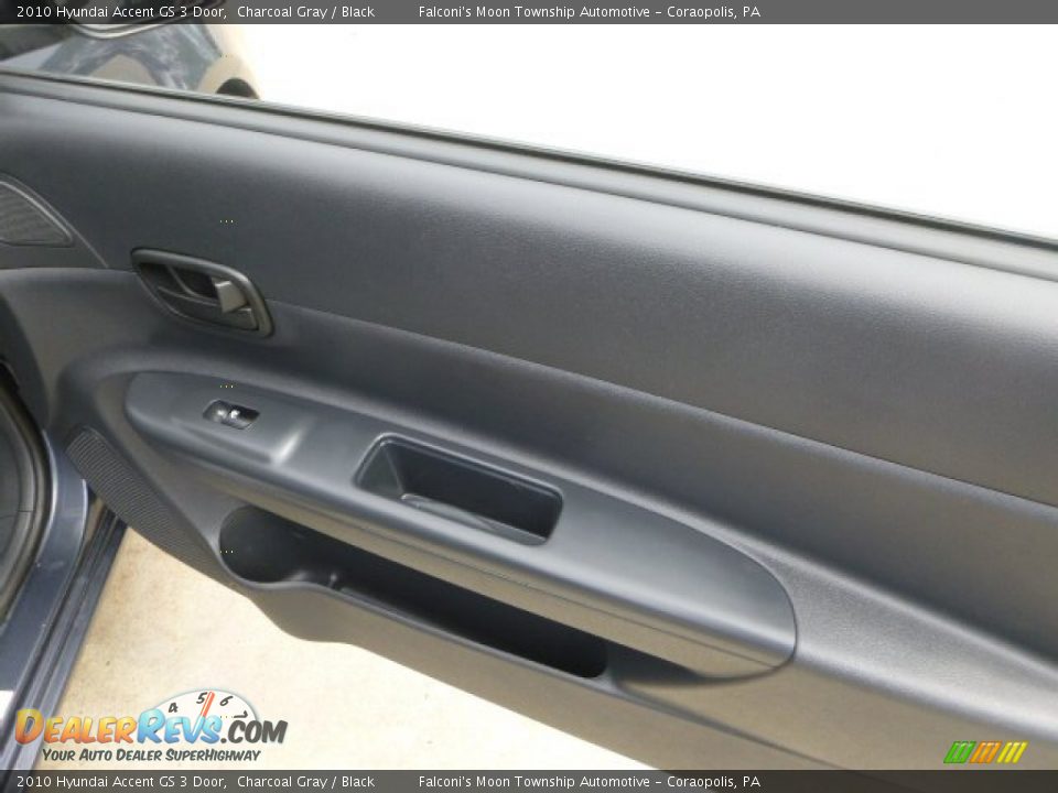 2010 Hyundai Accent GS 3 Door Charcoal Gray / Black Photo #12