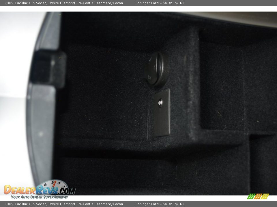 2009 Cadillac CTS Sedan White Diamond Tri-Coat / Cashmere/Cocoa Photo #18