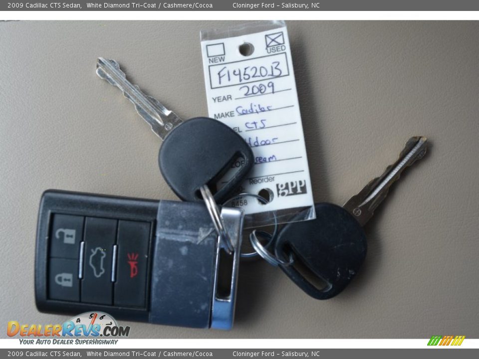 2009 Cadillac CTS Sedan White Diamond Tri-Coat / Cashmere/Cocoa Photo #25
