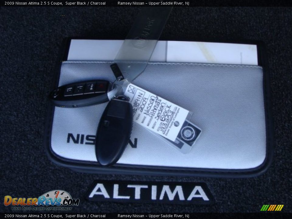 2009 Nissan Altima 2.5 S Coupe Super Black / Charcoal Photo #22
