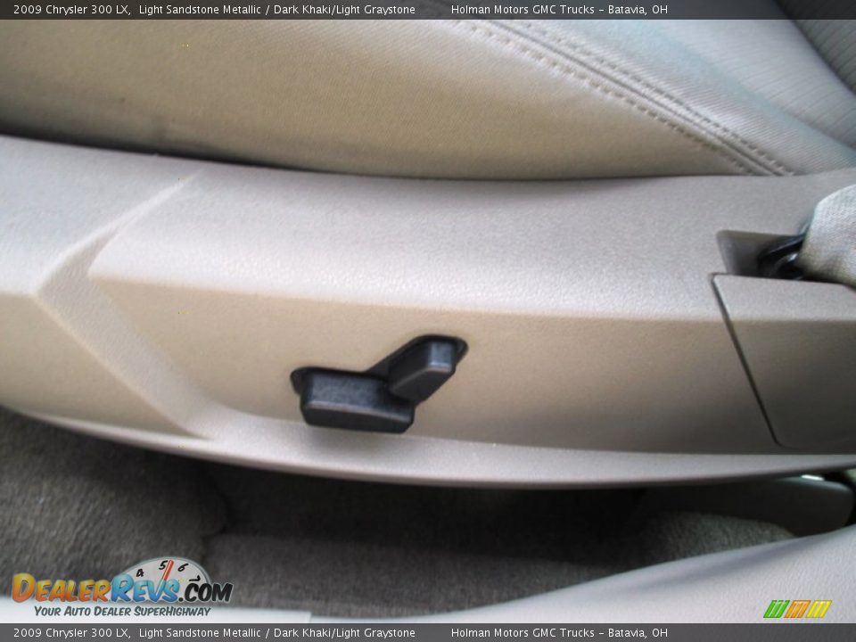 2009 Chrysler 300 LX Light Sandstone Metallic / Dark Khaki/Light Graystone Photo #6