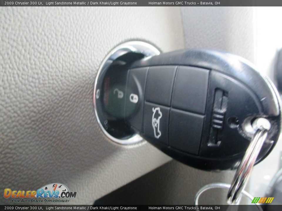 2009 Chrysler 300 LX Light Sandstone Metallic / Dark Khaki/Light Graystone Photo #10