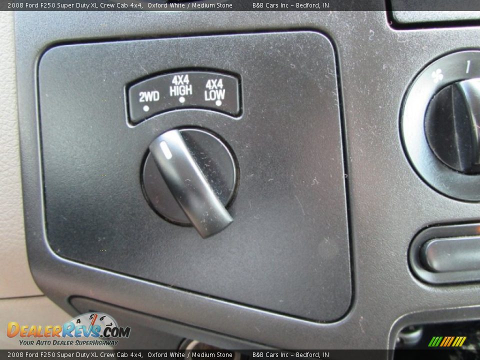 2008 Ford F250 Super Duty XL Crew Cab 4x4 Oxford White / Medium Stone Photo #31