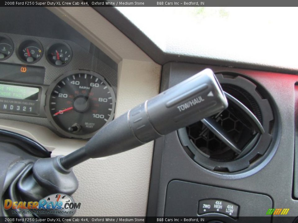 2008 Ford F250 Super Duty XL Crew Cab 4x4 Oxford White / Medium Stone Photo #33
