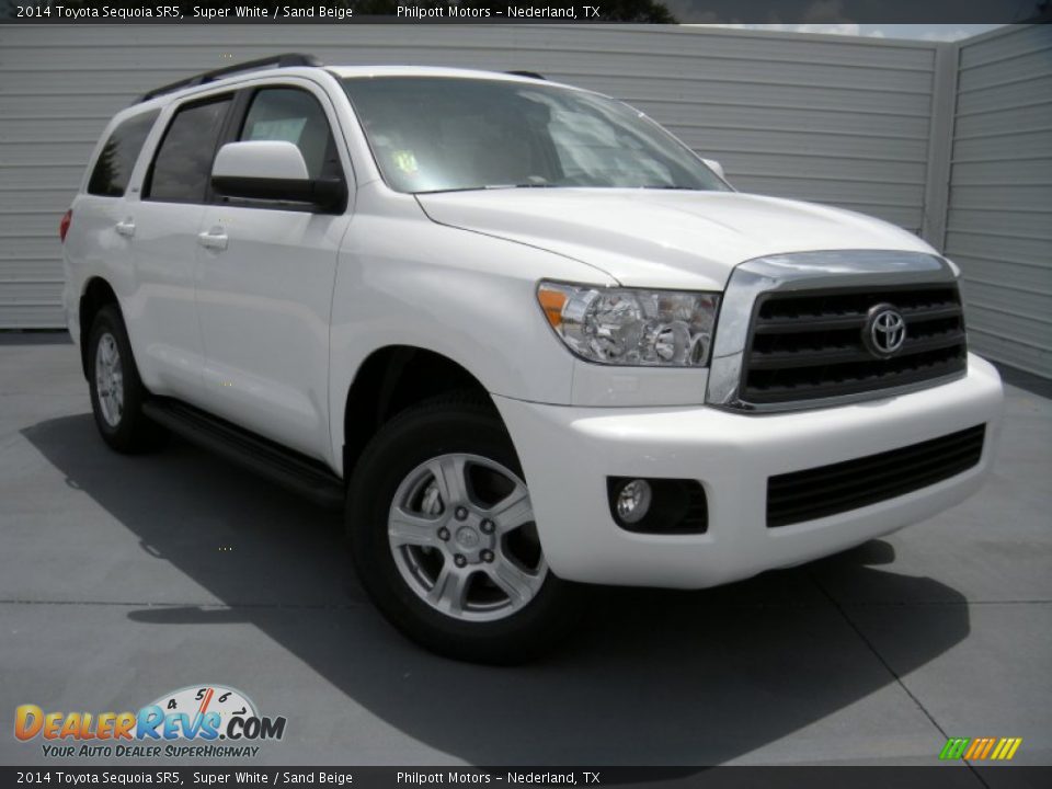 Front 3/4 View of 2014 Toyota Sequoia SR5 Photo #1